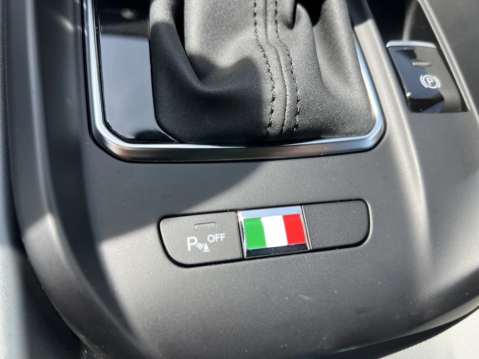 2026 Alfa Romeo Tonale - Image 25 of 31