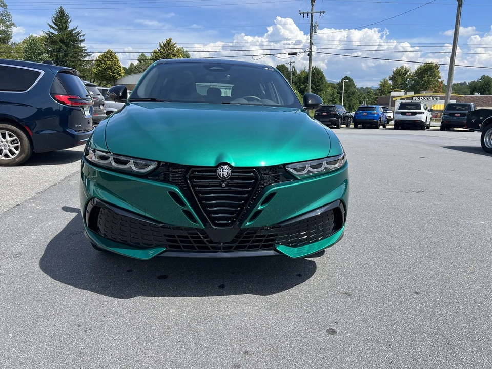 2026 Alfa Romeo Tonale - Image 5 of 31