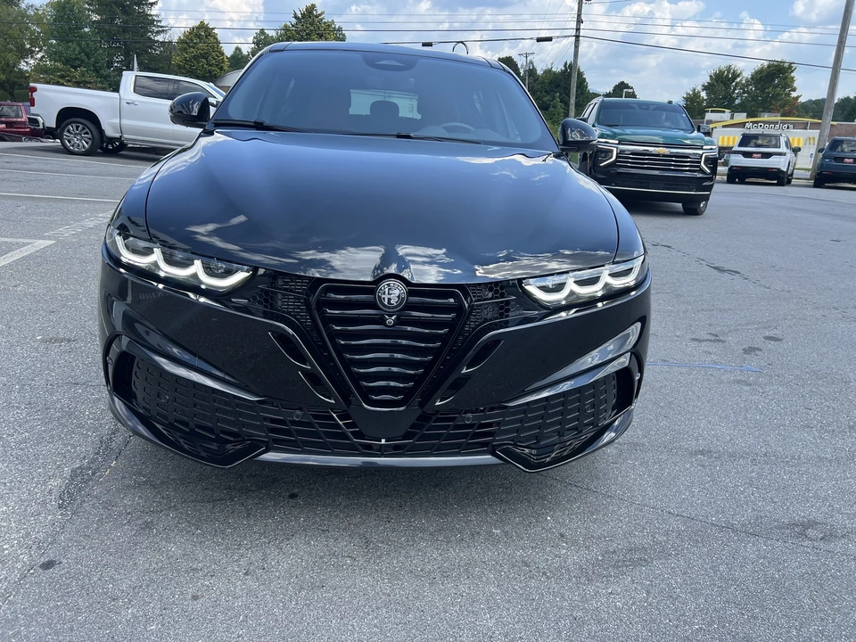 2026 Alfa Romeo Tonale - Image 5 of 31