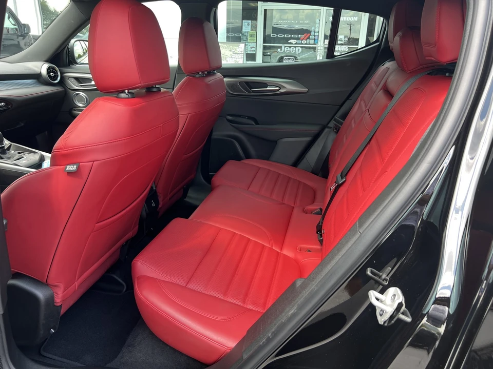 2026 Alfa Romeo Tonale - Image 12 of 31