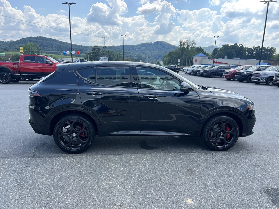 2026 Alfa Romeo Tonale - Image 4 of 31