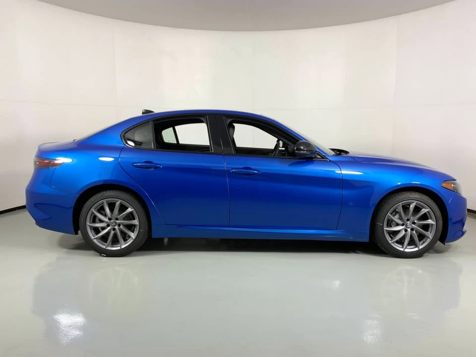 2026 Alfa Romeo Giulia - Image 13 of 19
