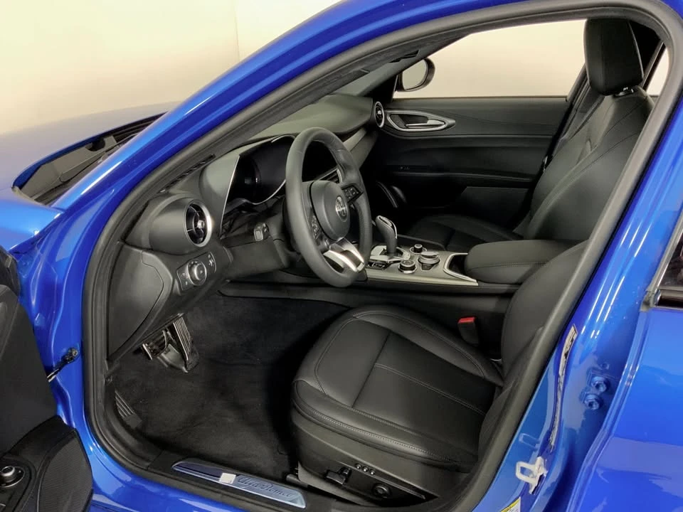2026 Alfa Romeo Giulia - Image 16 of 19