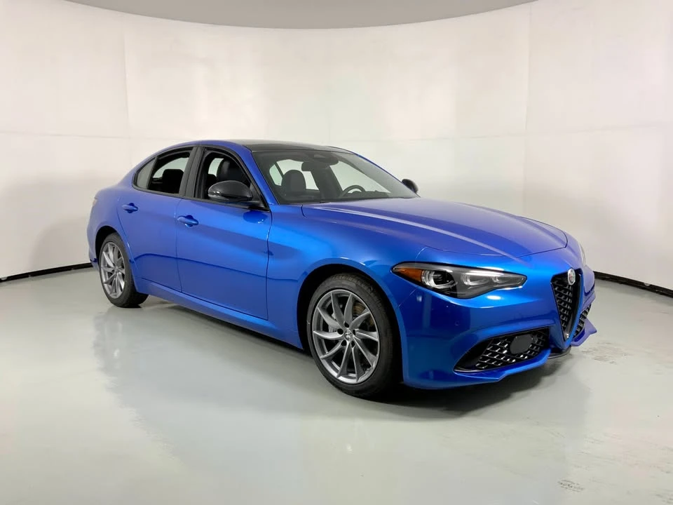 2026 Alfa Romeo Giulia - Image 14 of 19