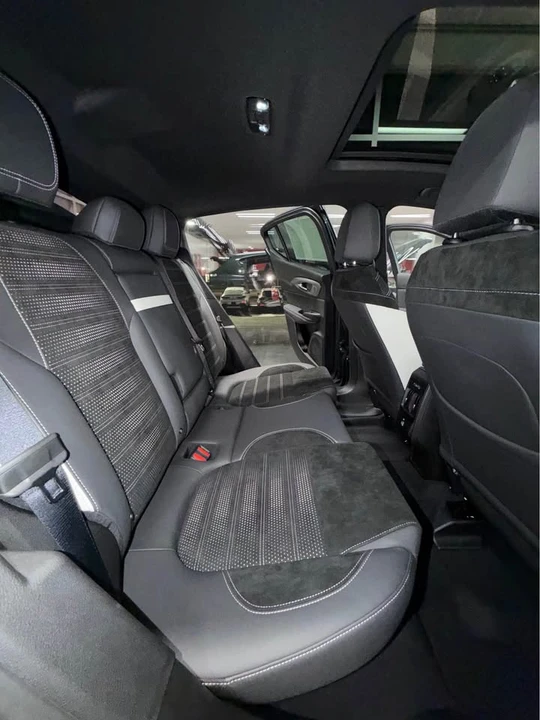 2026 Alfa Romeo Tonale - Image 13 of 20