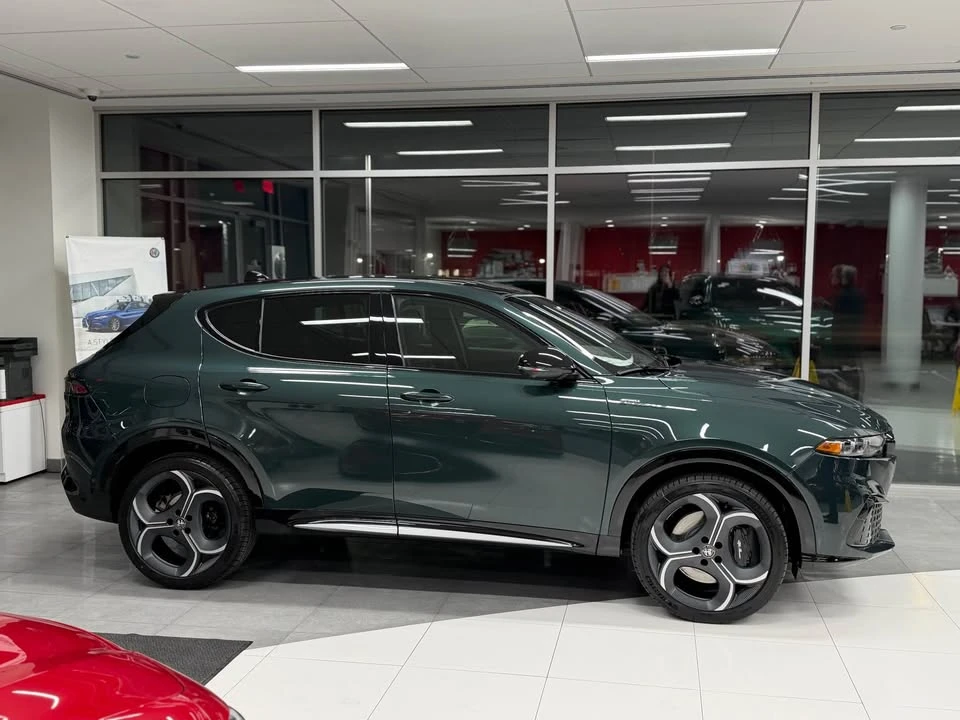 2026 Alfa Romeo Tonale - Image 2 of 20