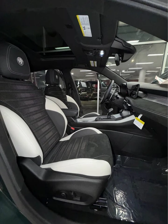 2026 Alfa Romeo Tonale - Image 15 of 20
