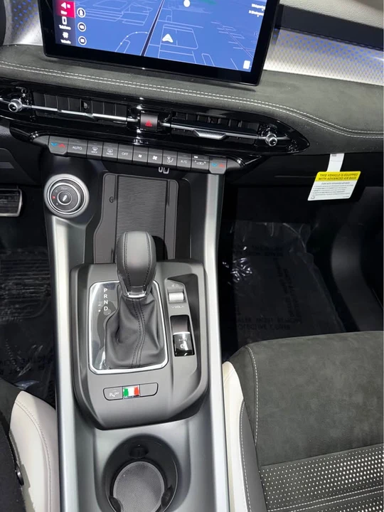 2026 Alfa Romeo Tonale - Image 16 of 20