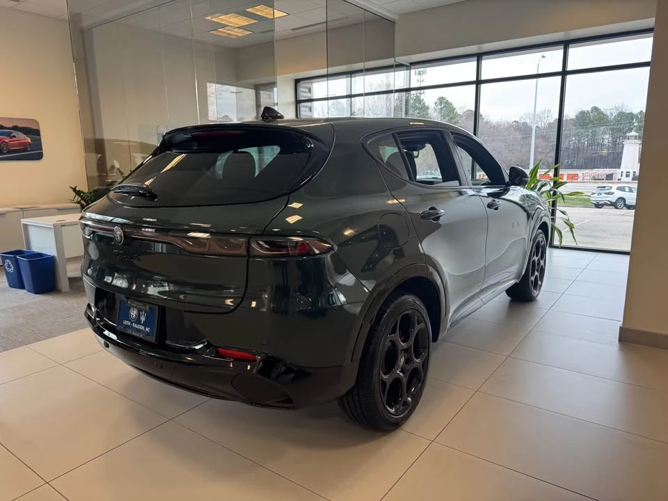 2026 Alfa Romeo Tonale - Image 9 of 10