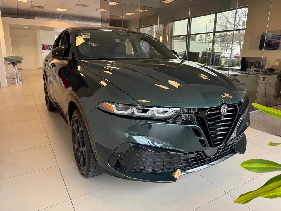 2026 Alfa Romeo Tonale - Image 2 of 10