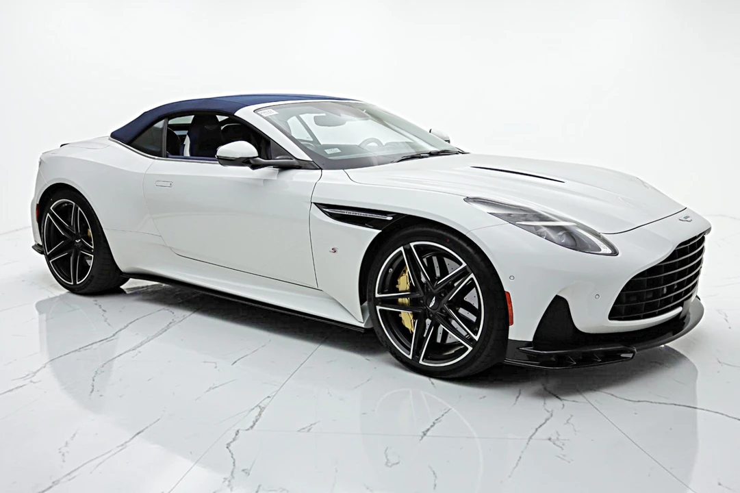 2026 Aston Martin DB12 - Image 29 of 31