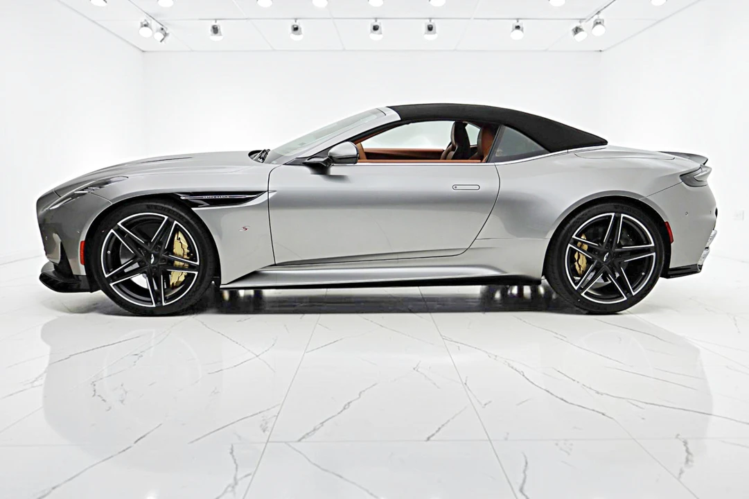 2026 Aston Martin DB12 - Image 27 of 31