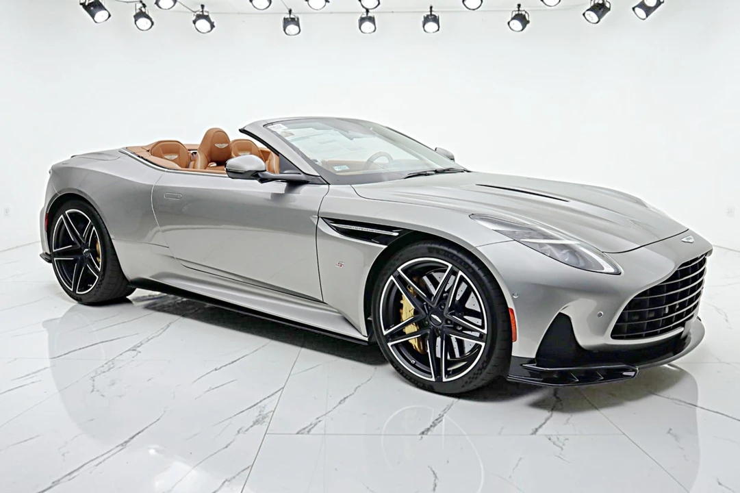 2026 Aston Martin DB12 - Image 19 of 31