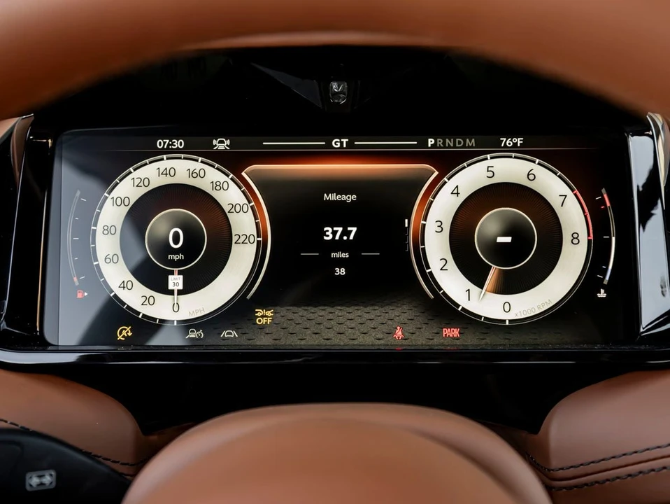 2026 Aston Martin DB12 - Image 19 of 31