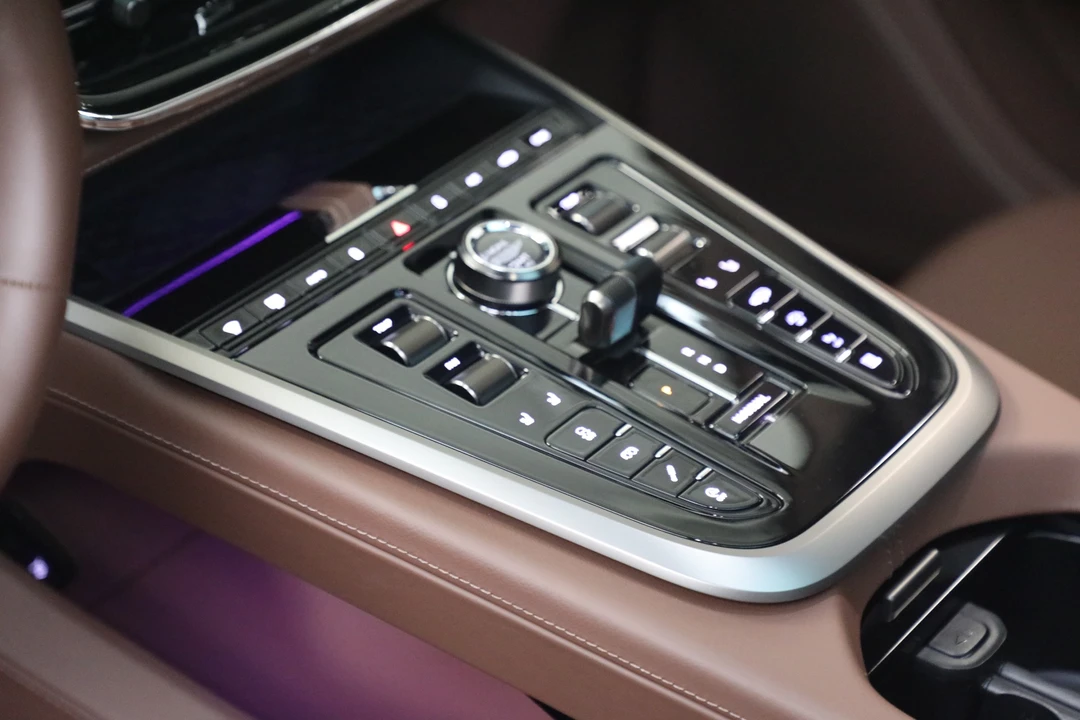 2026 Aston Martin DBX 707 - Image 22 of 31