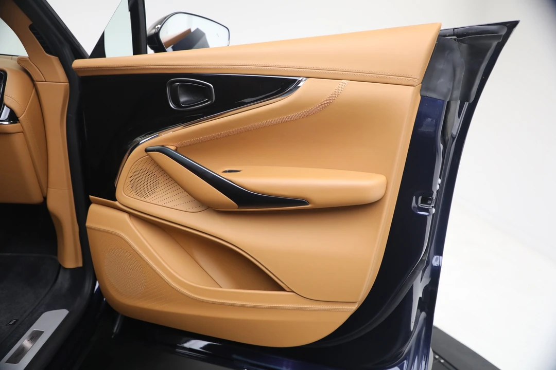 2026 Aston Martin DBX 707 - Image 29 of 31