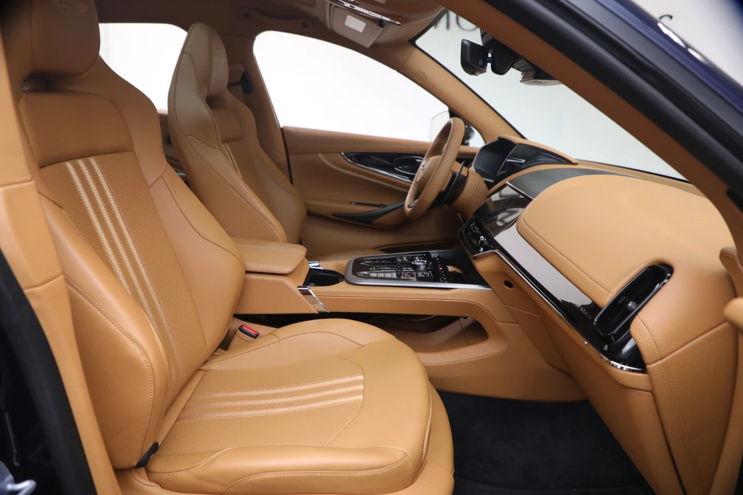 2026 Aston Martin DBX 707 - Image 19 of 31