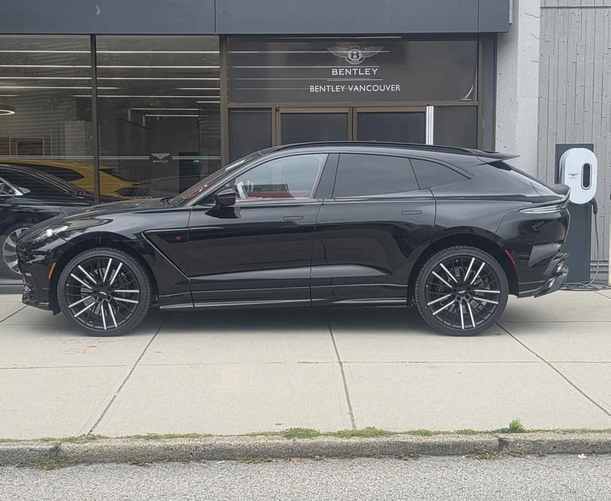 2026 Aston Martin DBX - Image 5 of 15