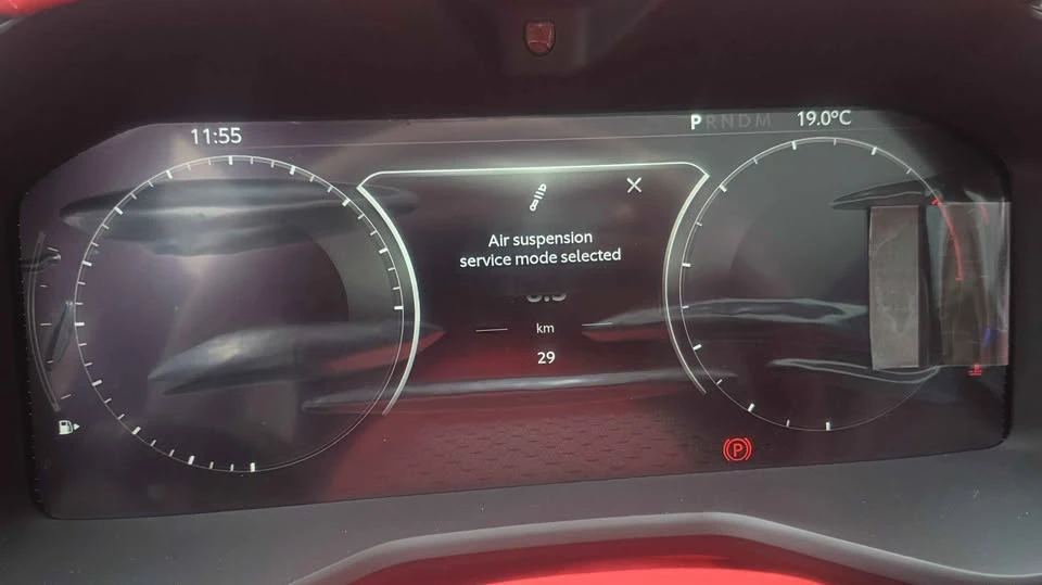 2026 Aston Martin DBX - Image 9 of 15