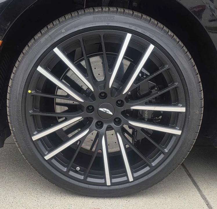 2026 Aston Martin DBX - Image 15 of 15