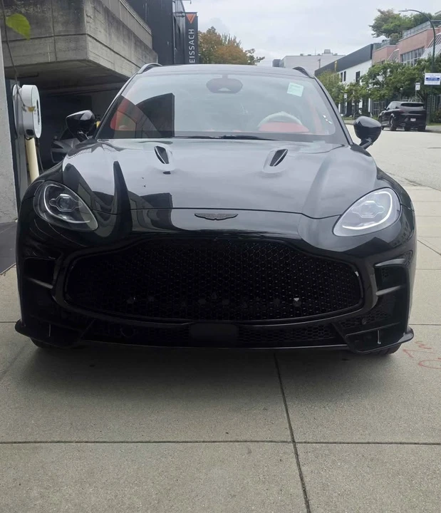 2026 Aston Martin DBX - Image 3 of 15