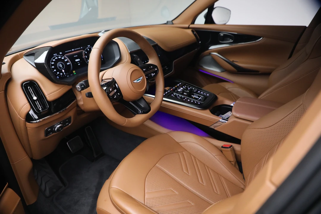 2026 Aston Martin DBX - Image 13 of 31