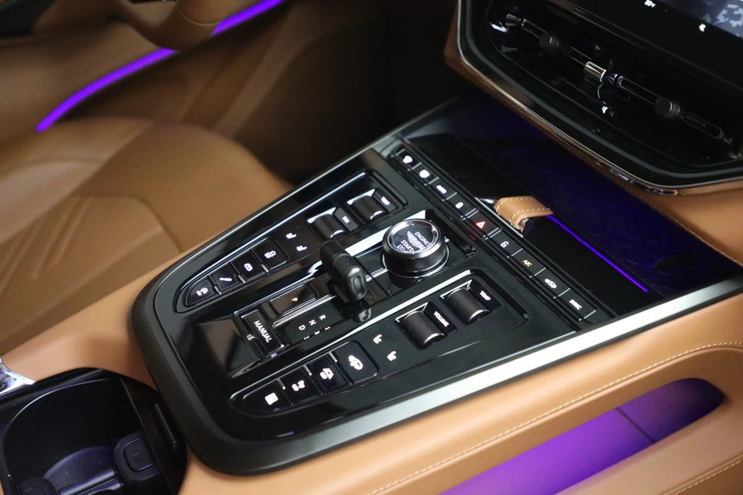 2026 Aston Martin DBX - Image 28 of 31