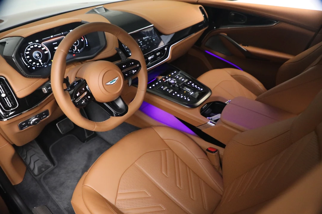 2026 Aston Martin DBX - Image 21 of 31