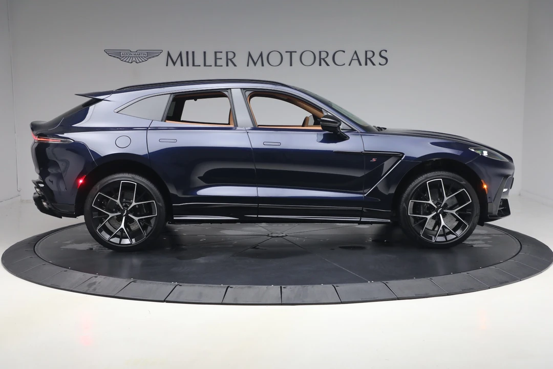 2026 Aston Martin DBX - Image 9 of 31