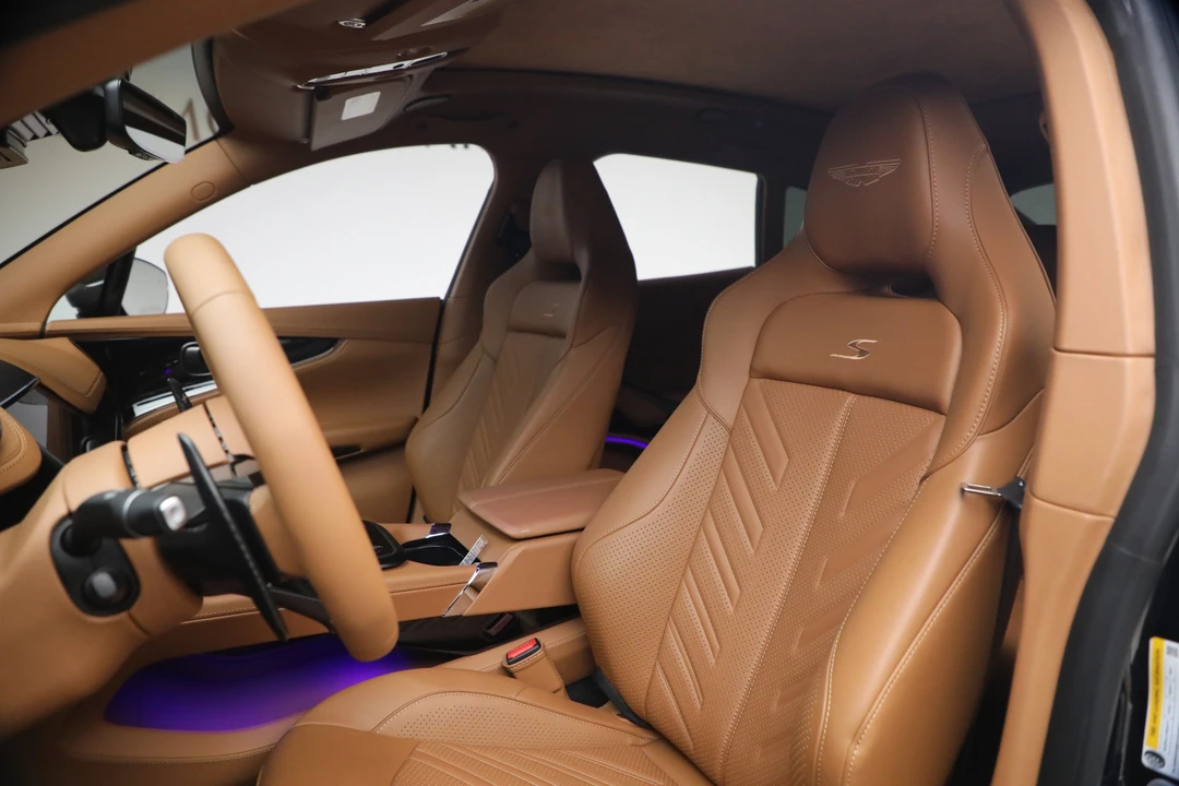 2026 Aston Martin DBX - Image 15 of 31