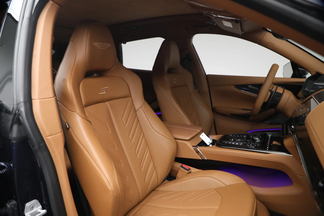 2026 Aston Martin DBX - Image 24 of 31
