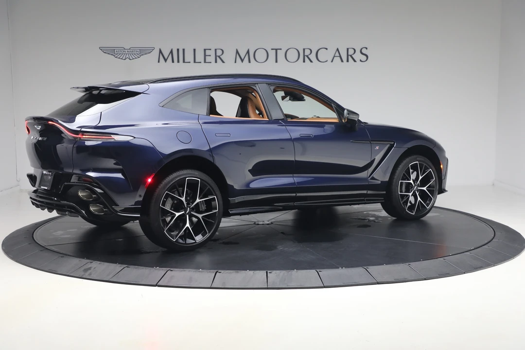 2026 Aston Martin DBX - Image 8 of 31