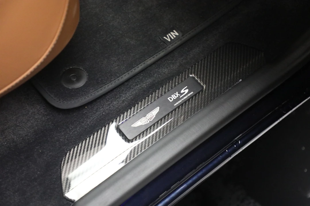 2026 Aston Martin DBX - Image 30 of 31