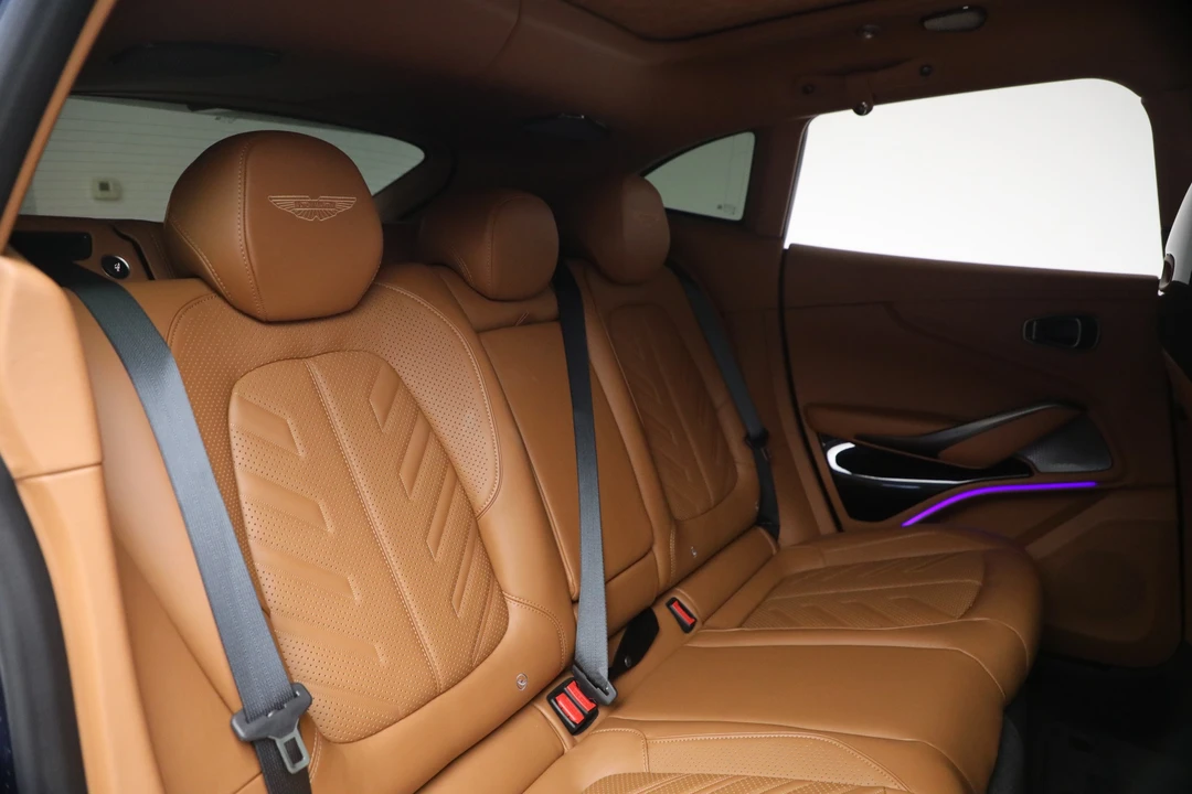 2026 Aston Martin DBX - Image 27 of 31