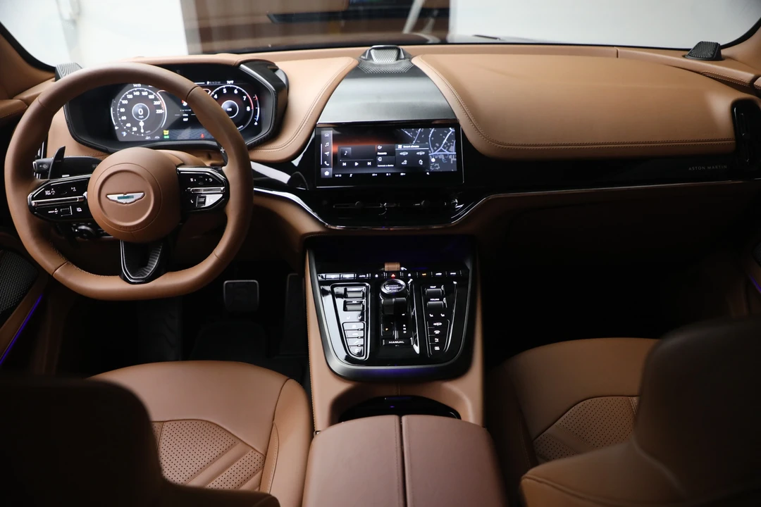 2026 Aston Martin DBX - Image 20 of 31
