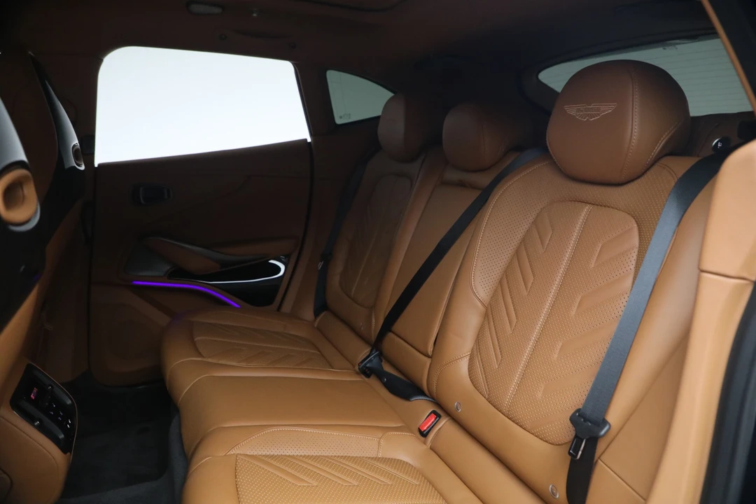 2026 Aston Martin DBX - Image 19 of 31