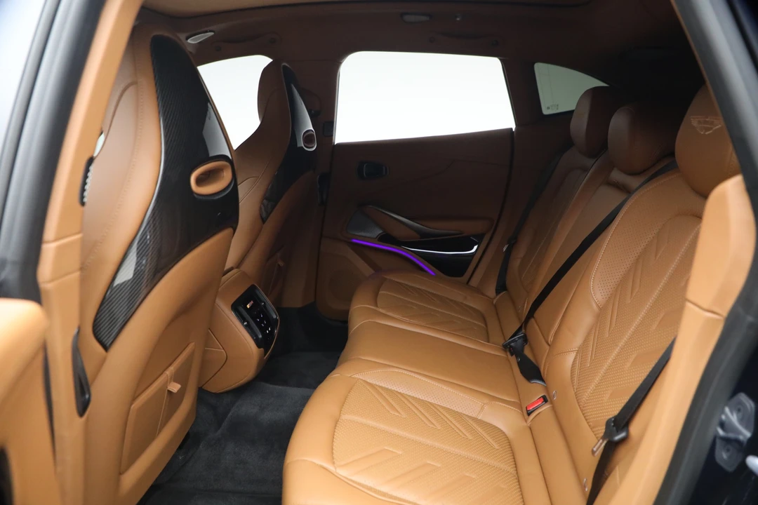 2026 Aston Martin DBX - Image 18 of 31