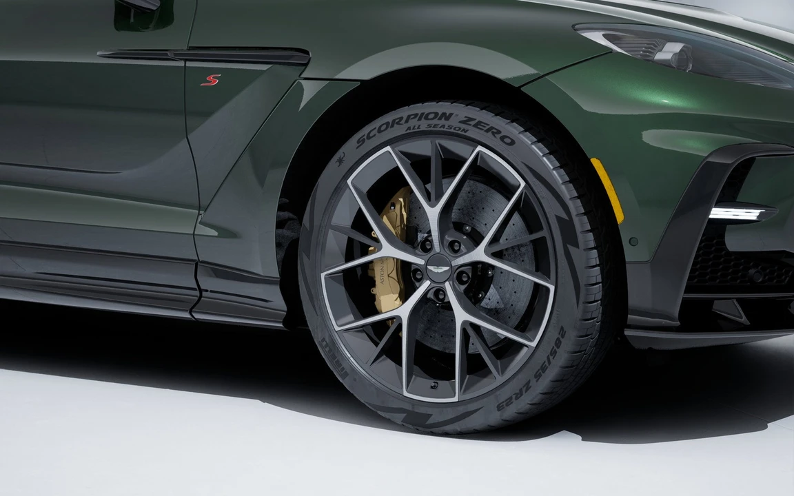 2026 Aston Martin DBX - Image 5 of 12