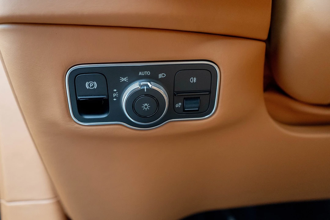 2026 Aston Martin DBX - Image 14 of 21