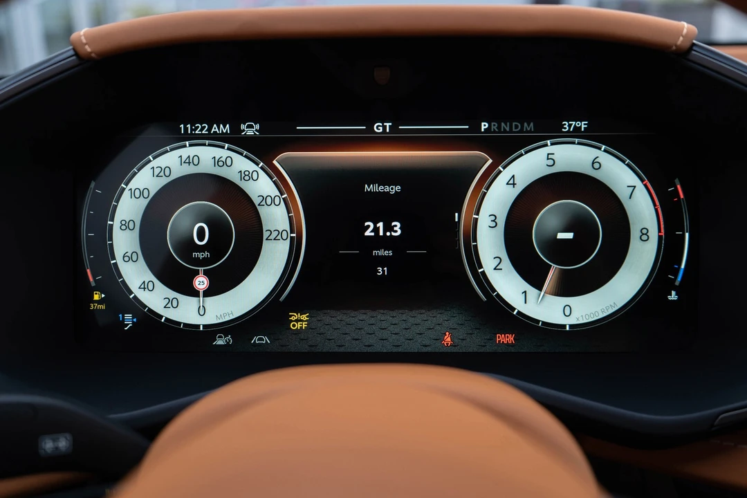 2026 Aston Martin DBX - Image 4 of 21