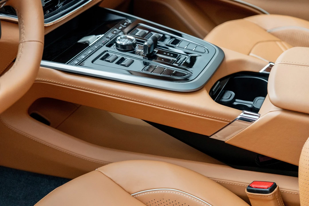 2026 Aston Martin DBX - Image 17 of 21
