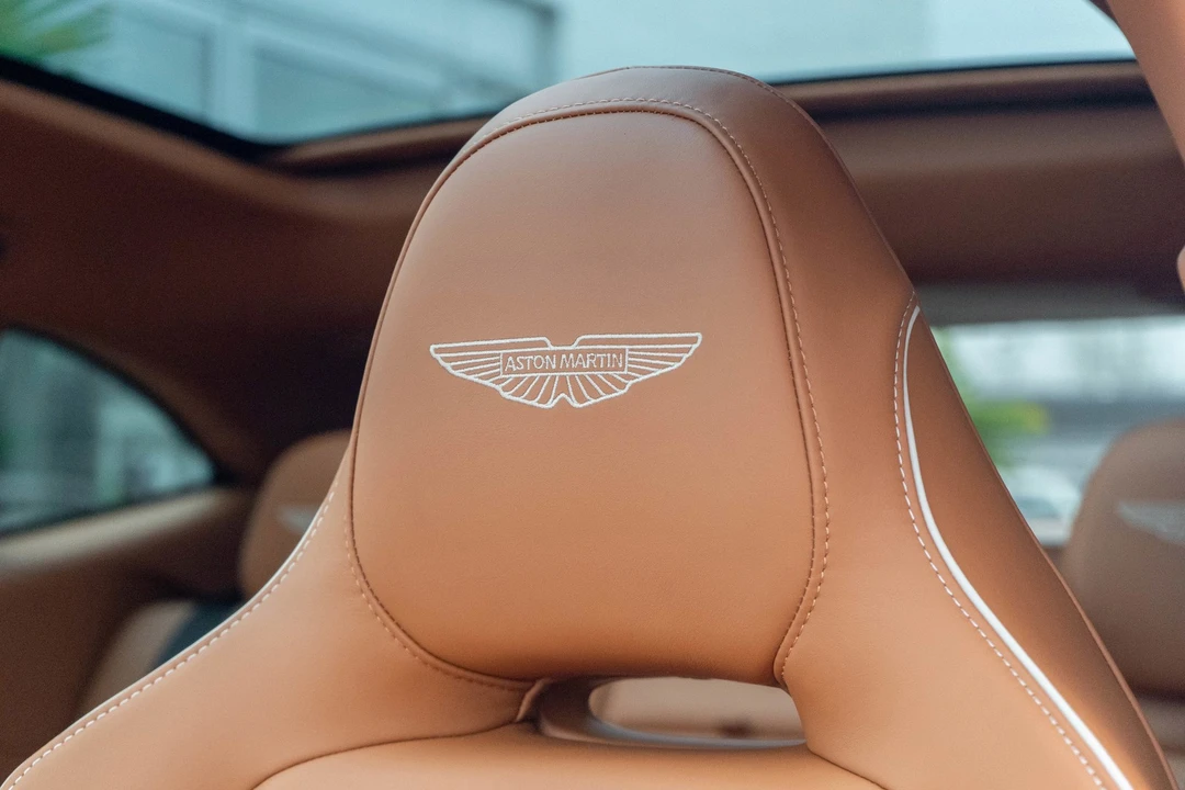 2026 Aston Martin DBX - Image 11 of 21