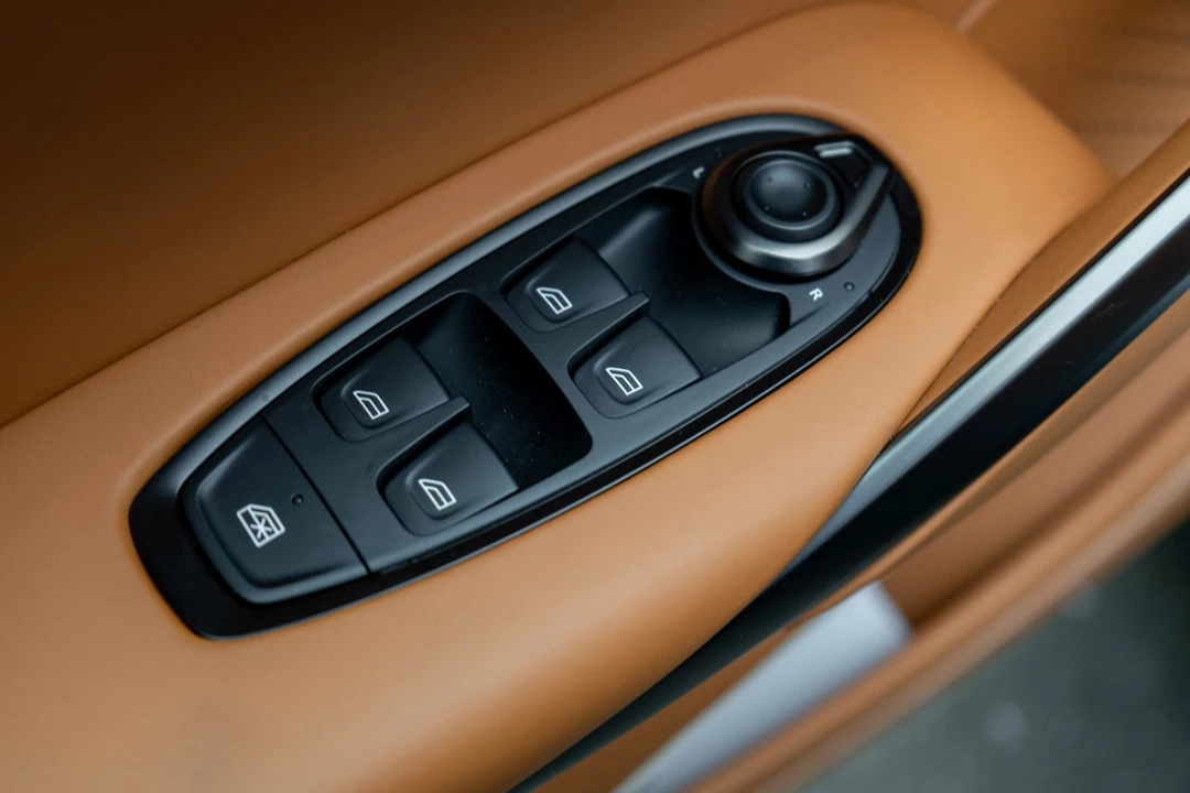 2026 Aston Martin DBX - Image 16 of 21