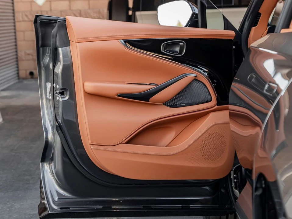 2026 Aston Martin DBX - Image 13 of 31