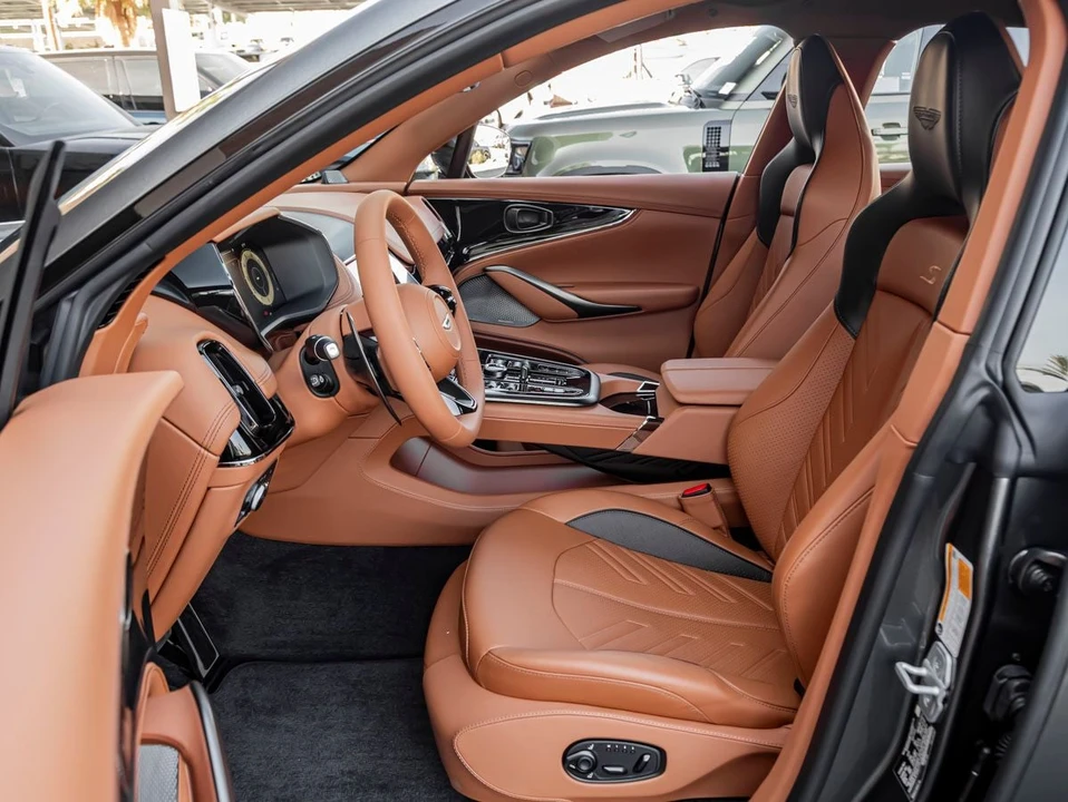 2026 Aston Martin DBX - Image 15 of 31