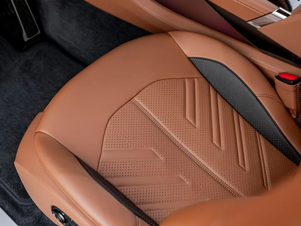 2026 Aston Martin DBX - Image 16 of 31