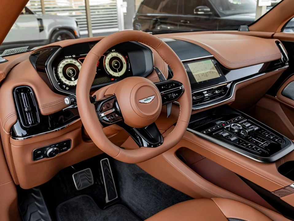 2026 Aston Martin DBX - Image 17 of 31