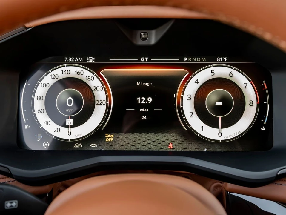 2026 Aston Martin DBX - Image 18 of 31