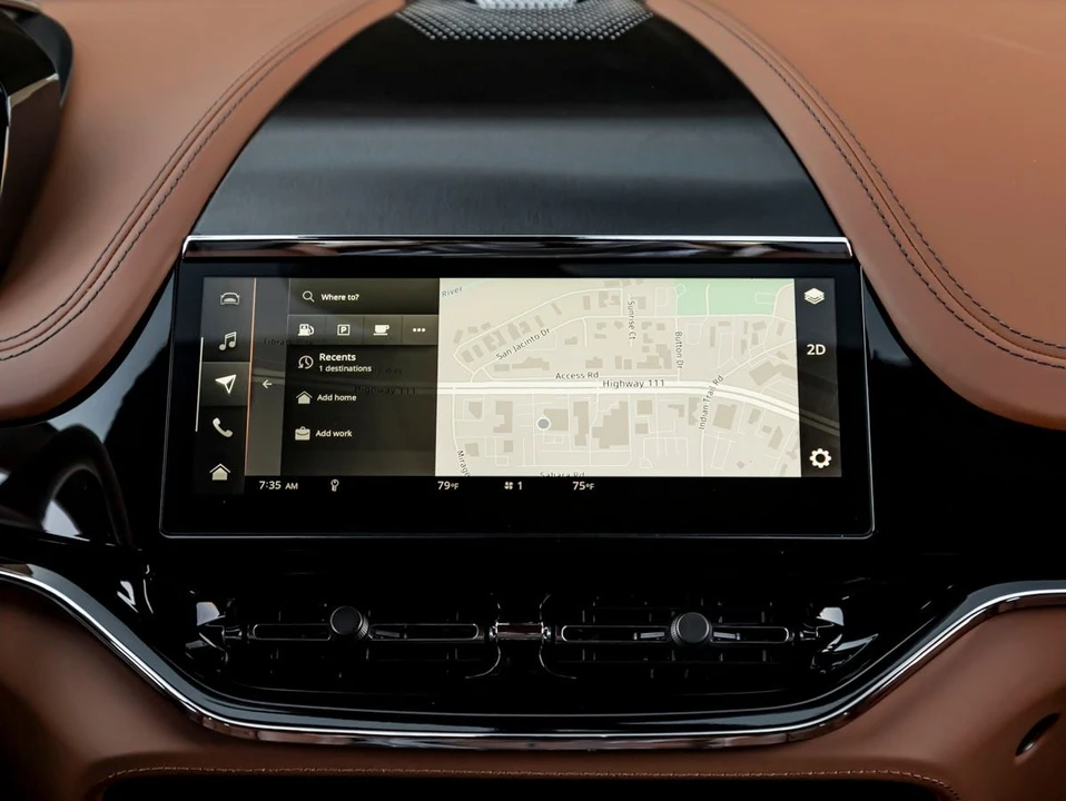 2026 Aston Martin DBX - Image 19 of 31