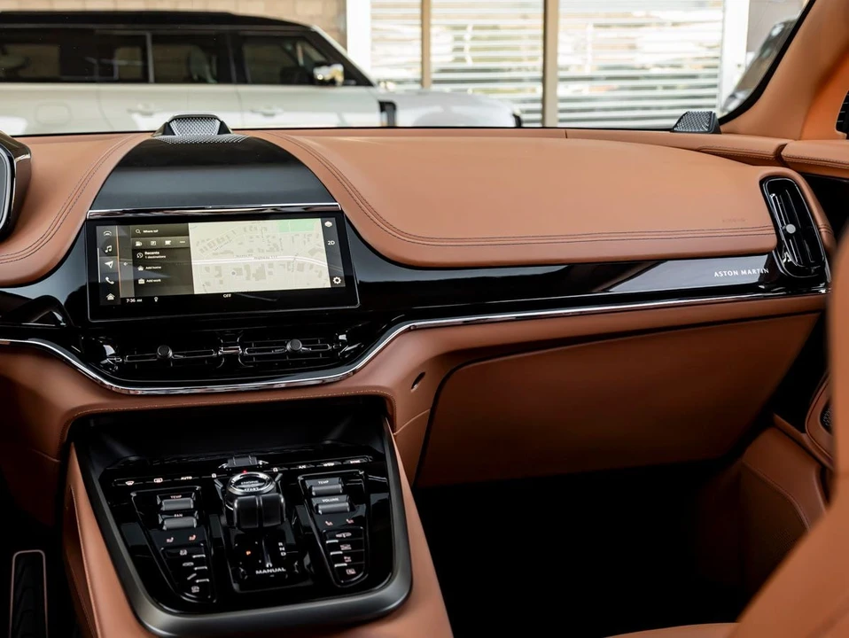 2026 Aston Martin DBX - Image 23 of 31